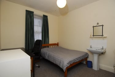6 bed house, 11 Waterloo Street, North Hill, Plymouth, PL48LY - Image 1